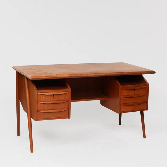 Fritstående skrivebord af teak, 1960'erne, Danmark.