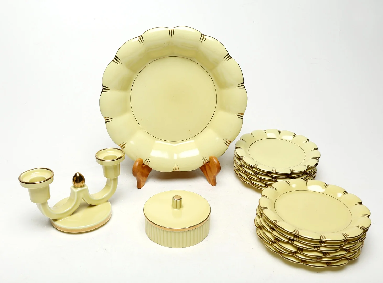 ARTHUR PERCY. SERVISDELAR 15 st, keramik, Gefle "Royal". — Tableware — Kalmar Auktionsverk