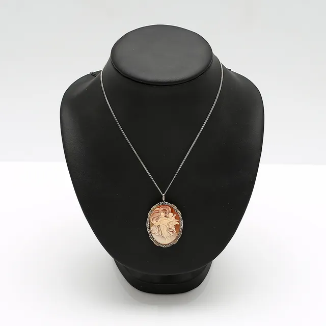 HÄNGE/BROSCH, camé, silver.