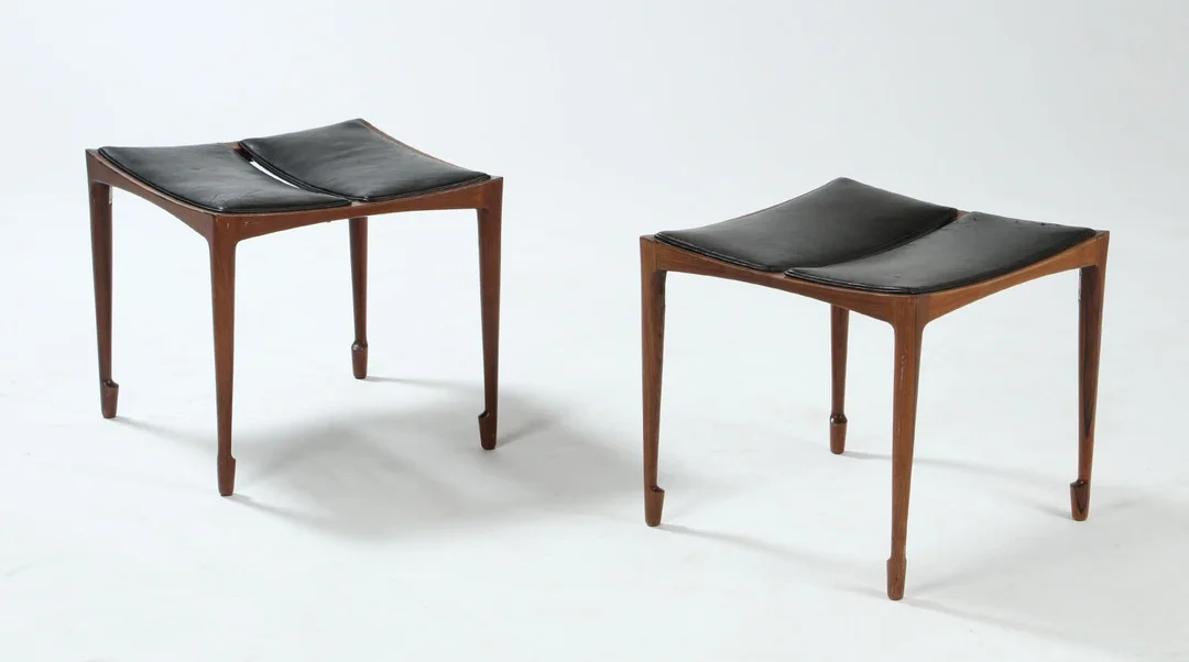 Bernt Petersen. Et par skamler / taburetter af palisander. (2) — Furniture/Chairs — Lauritz