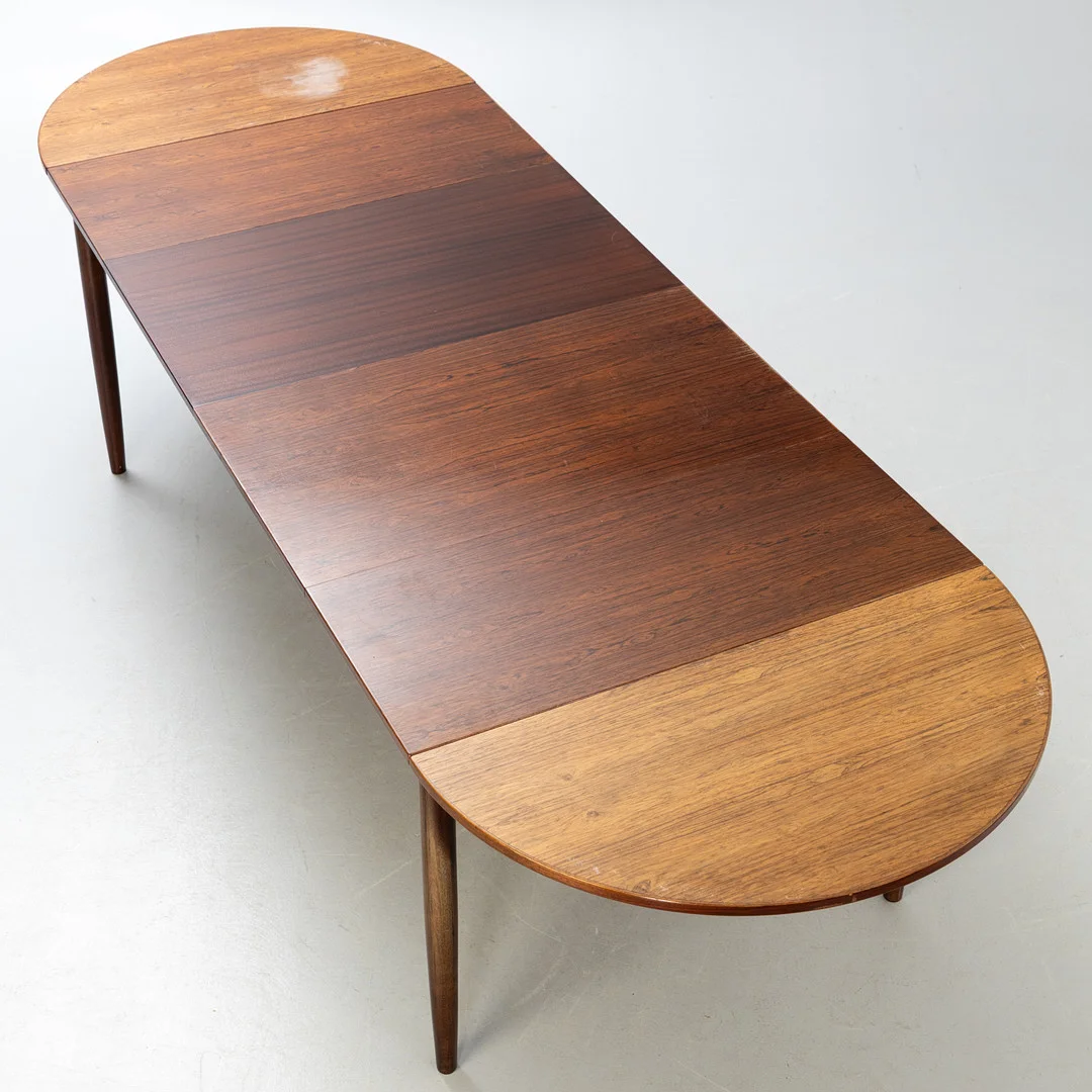 OMANN JUN. Esstisch Modell 56, mit Verlängerungsplatten, Rio- Palisander, Dänemark, 1960er Jahre. — Dining tables — Stockholms Auktionsverk Hamburg