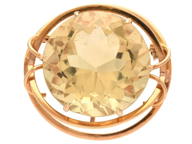 BROSCH, 18K guld, citrin ca 50,0 ct, vikt 16,5 g, litet nagg på kuletten.