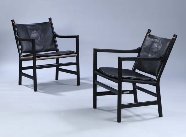 Hans J. Wegner. A pair of lounge chairs model CH 44 (2)