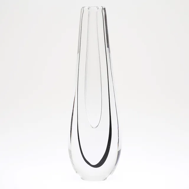 VICKE LINDSTRAND. Vas, glas, signerad "Kosta LH 1415".