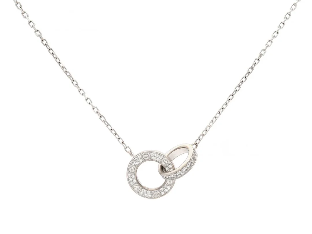 CARTIER, collier, Love, 18K vitguld, briljantslipade diamanter ca 0,30 ctv, ref. nr. UU9859, längd 38,5-41 cm, vikt 5,9 g, certifikat, reseetui. — Smycken/Collier — Kaplans