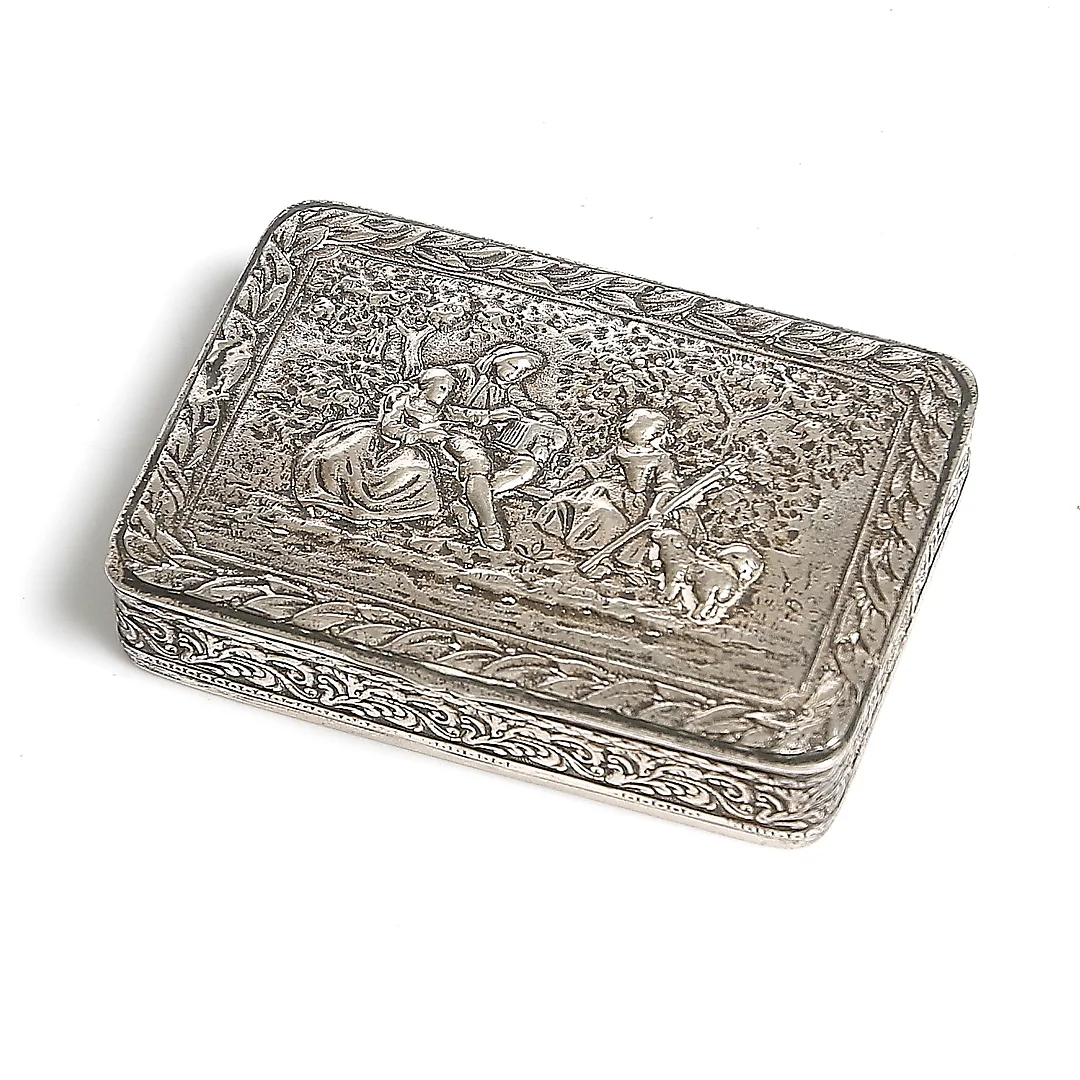 DOSA, silver, England. 1800/1900-tal. Vikt 79 gram. — Silver — Stadsauktion Sundsvall