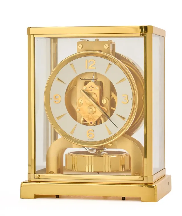 Atmos, table clock in case of brass and glass, the chapter ring with Arabic numerals. Marked 'ATMOS'. Numbered 447145. 20th century. H. 22.5 cm. L. 18 cm. W. 13.5 cm.