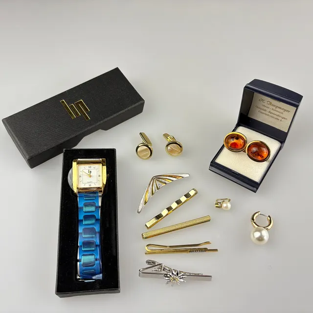 Konvolut Schmuck und Uhr, 10-teilig.