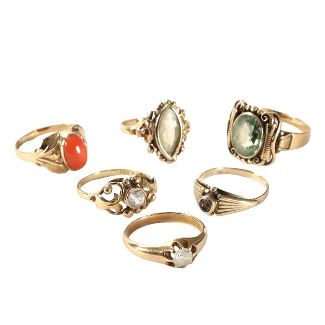 Hugo Grün and others. A collection of vintage rings of 8 and 14 kt. gold (6)