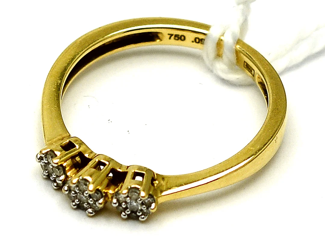 Ring, med diamanter 21st tot ca0,09ct enl gravyr Ø16 stämplad GHA 18k 2,3g — Smycken/Ring — Kaplans