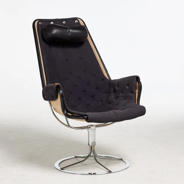 BRUNO MATHSSON. "Jetson", fåtölj, Dux, canvas, svart textil samt läder, kromad stålunderrede, snurrbar, etikettmärkt.