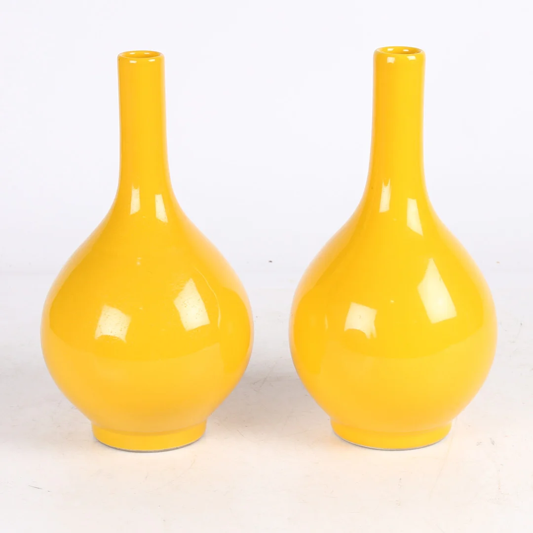 A PAIR OF CHINESE PORCELAIN BOTTLE VASES. — Oriental — Bishop & Miller