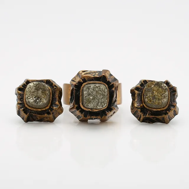 PENTTI SARPANEVA. ring samt örhängen, ett par, brons, Finland.
