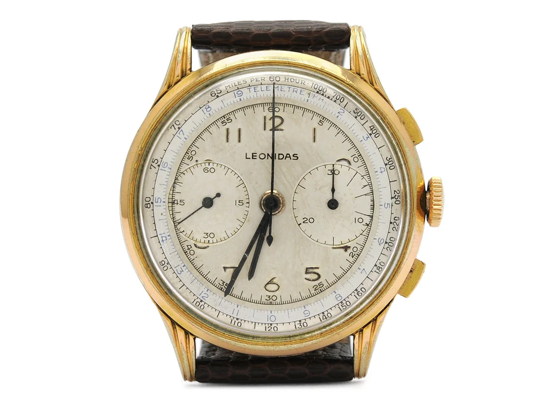 LEONIDAS, kronograf, herrur, 38 mm, Ref nr. 11410, Boett nr. 602492, doublé, manuell, plexiglas, renoverad urtavla, skadad urtavla, skadad boett, läderband, ca 1945. — Klockor/Övriga klockor — Kaplans