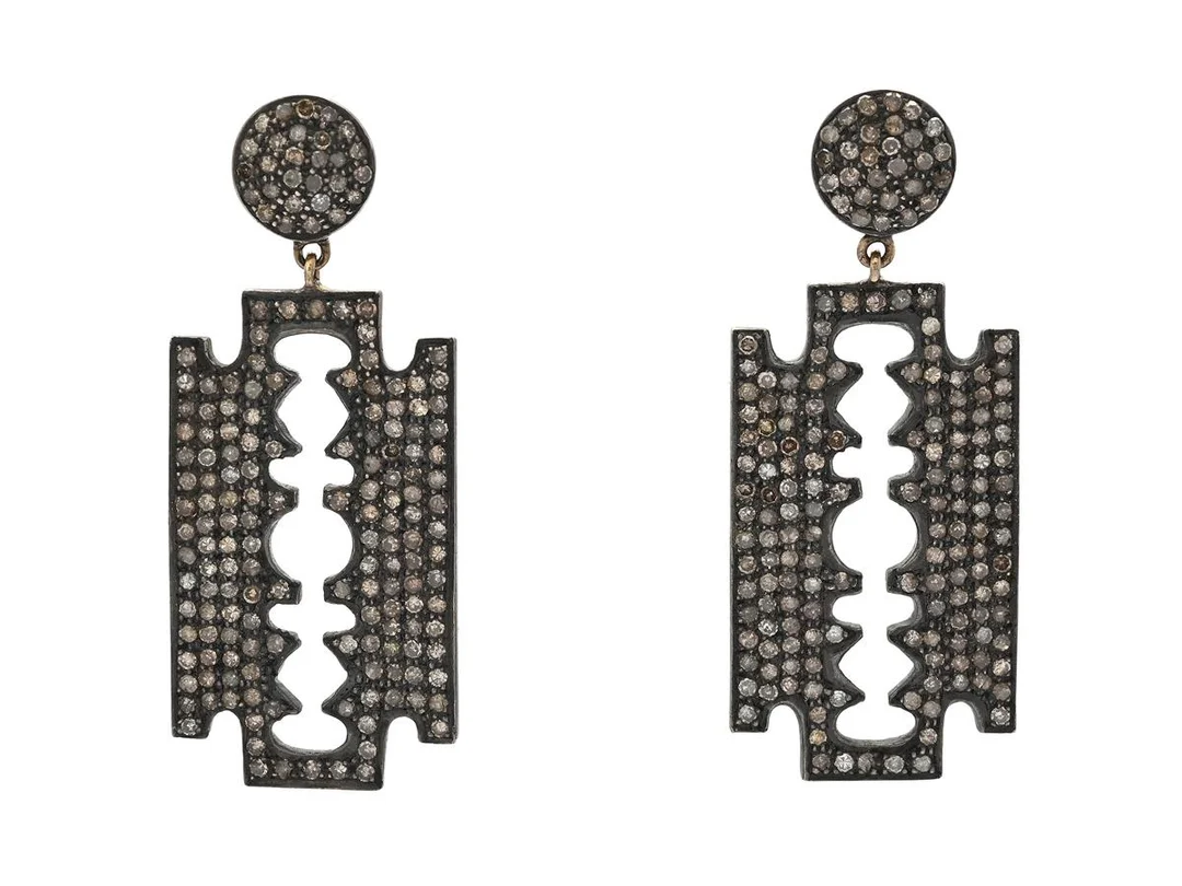 ÖRHÄNGEN, oxiderat silver/18K guld bruna åttkantslipade diamanter ca 3,50 ctv, höjd 4,7 cm, vikt 13,3 g, stift. — Smycken/Örhängen — Kaplans