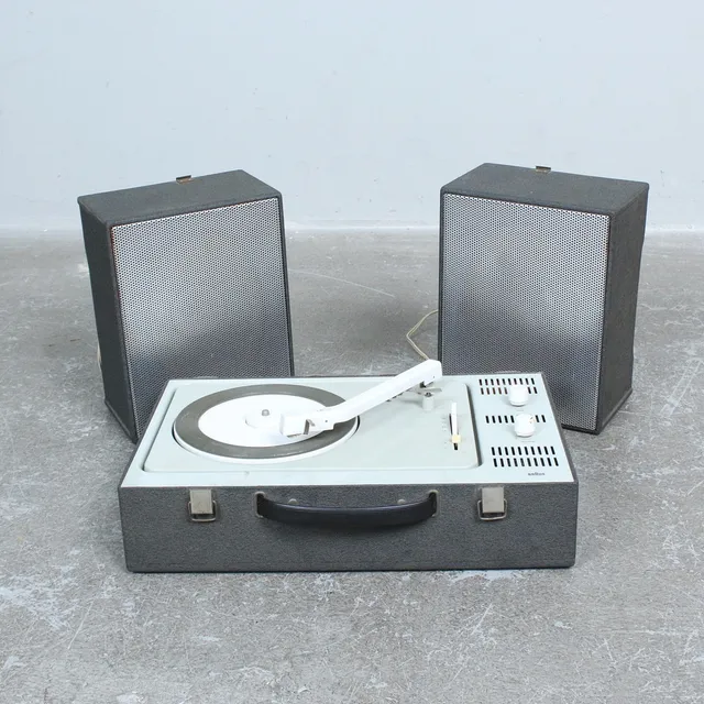 DIETER RAMS. für Braun, Modell PCV 4, tragbarer Koffertischplattenspieler / Phonokoffer, 1960er, Deutschland.