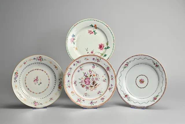 FOUR CHINESE FAMILLE ROSE PORCELAIN DISHES, 18TH CENTURY.