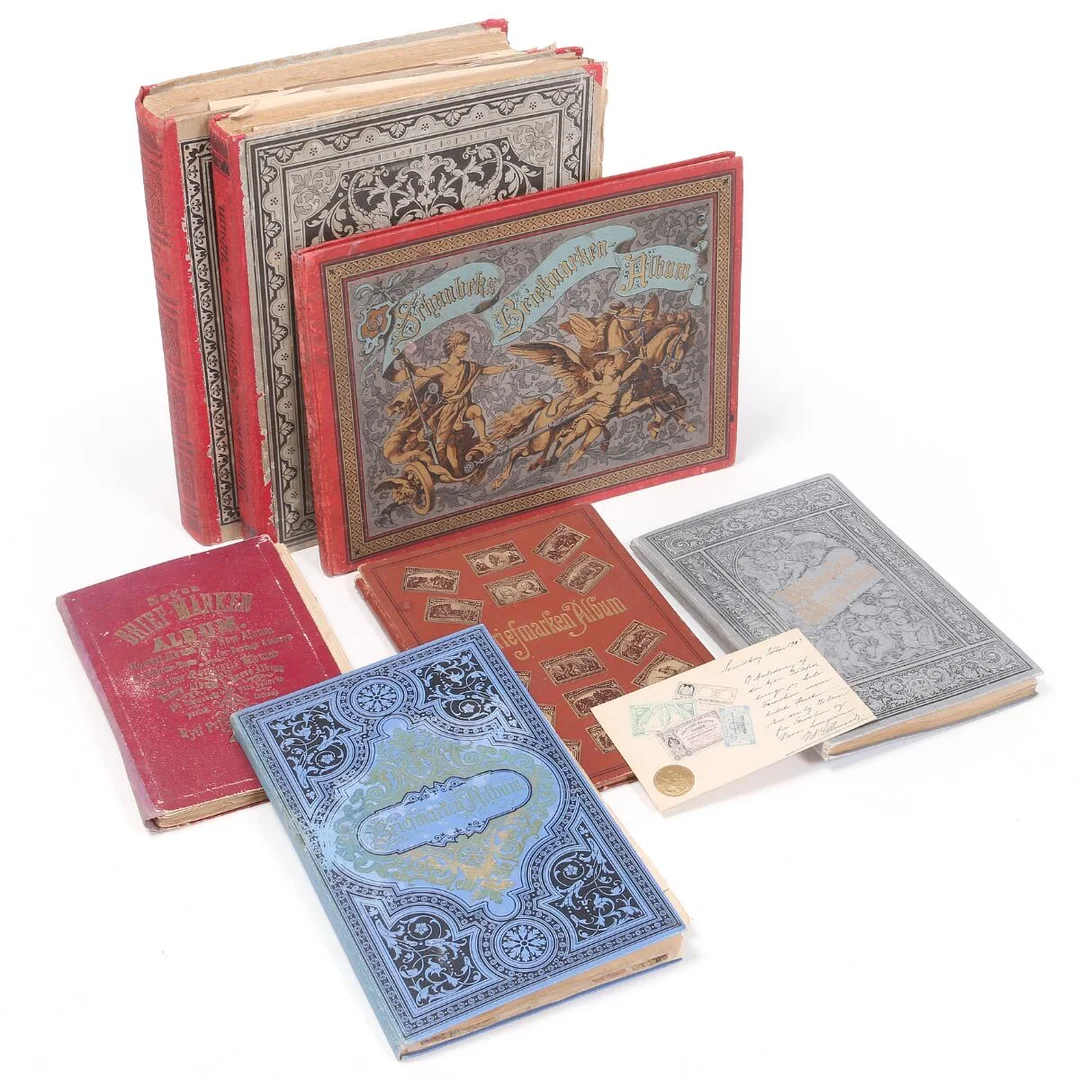 Clearance. Original lot in 7 very old Schaubel albums, beautiful front covers, but the albums and contents in poor condition. Also some covers and cards incl. a very fine “banknote” postcard — Stamps, Covers & Postal History/Whole world and Boxes./Samlinger/lot & partier — Bruun Rasmussen