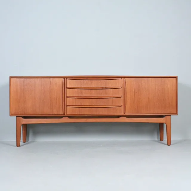 SVEND ÅGE MADSEN. Sideboard aus Teakholz, Dänemark, 1960er Jahre.