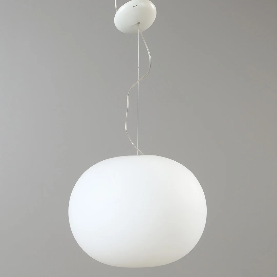 JASPER MORRISON. Taklampa, "Glo-Ball Suspension", Flos. — Ceiling lights — Helsingborgs Auktionskammare