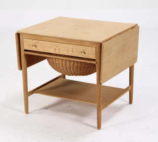 Hans J. Wegner. Sewing table, model AT 33