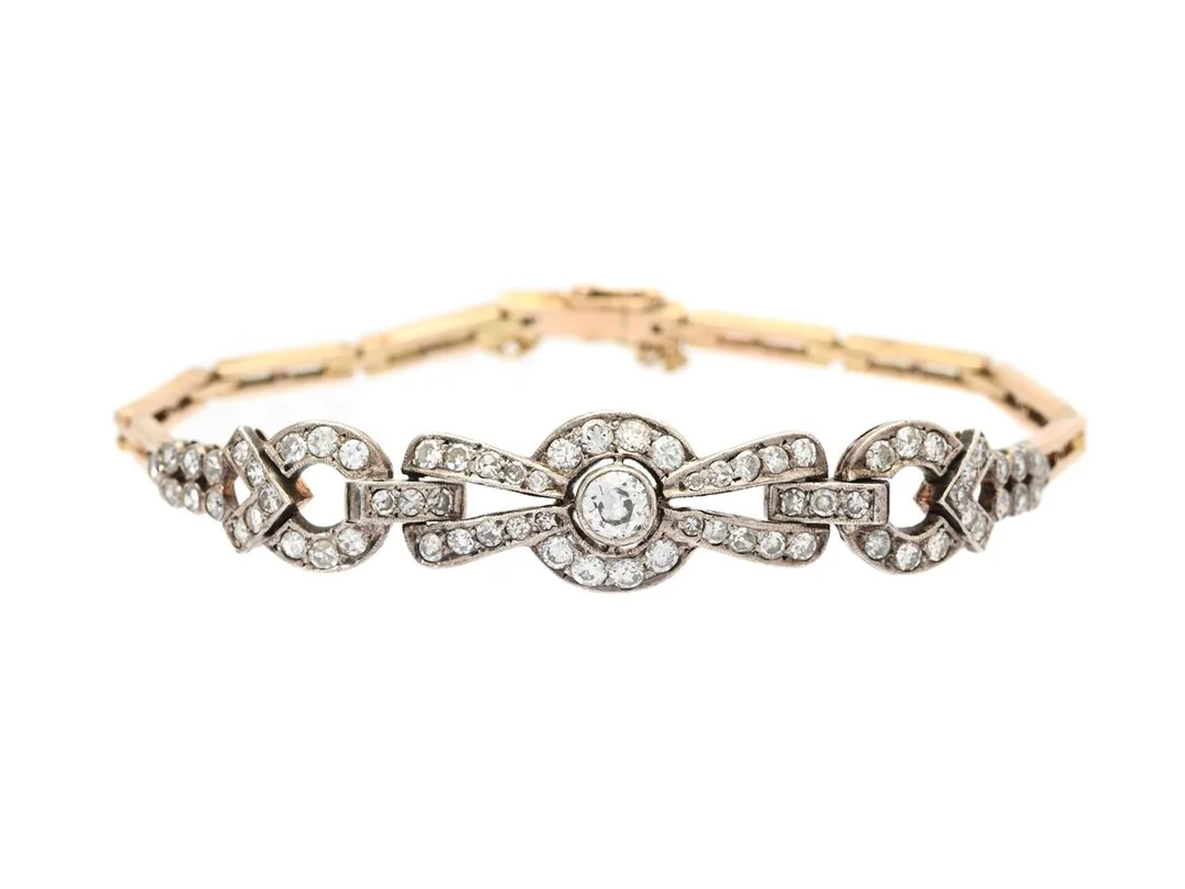 ARMBAND, 14K guld/silver, 71 gammal-,briljant- och åttkantslipade diamanter ca 1,90 ctv, ca TW-Cr/VS-SI, längd 17 cm, vikt 11,1 g, några diamanter med nagg och skador. — Smycken/Armband — Kaplans