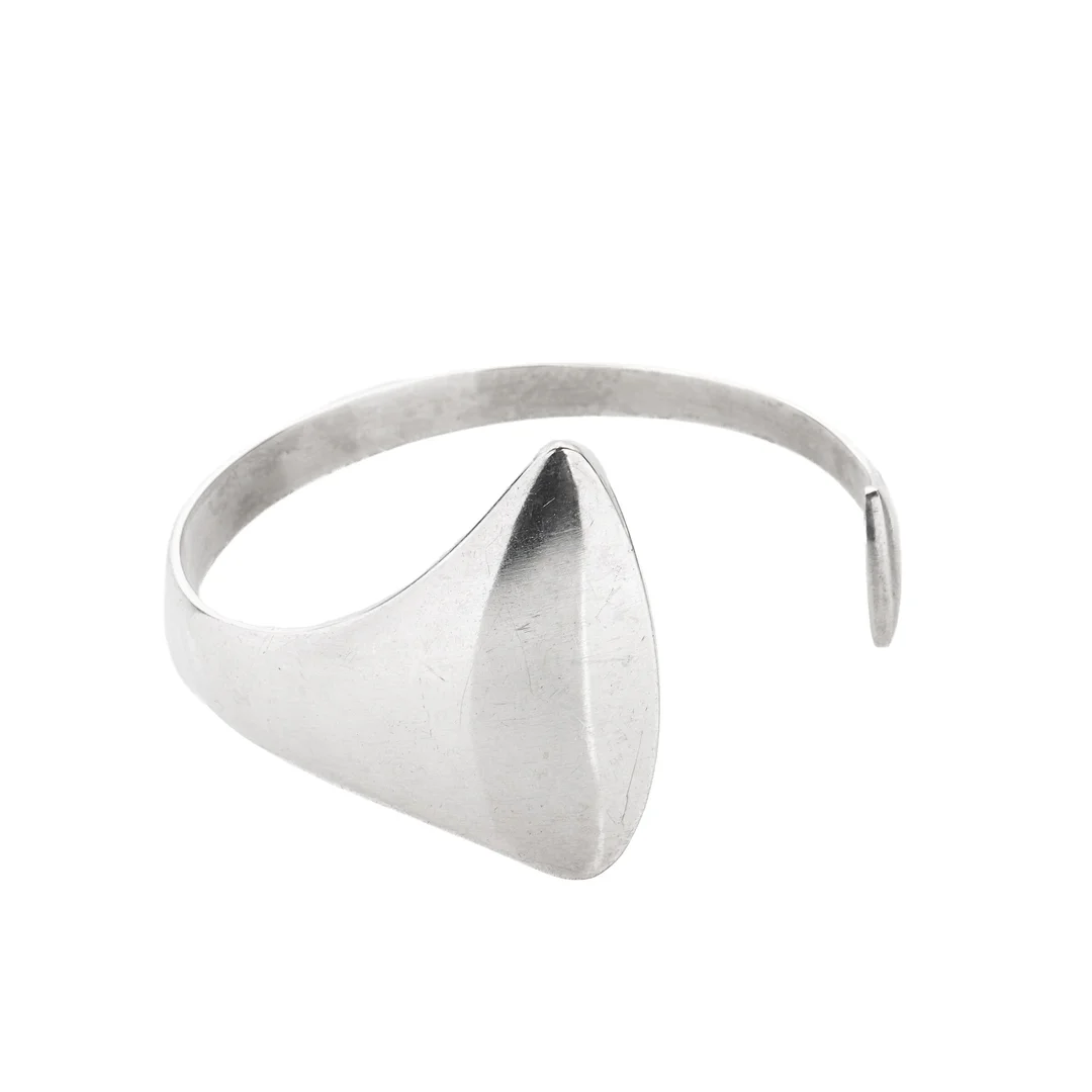 Hans Hansen. Modern bangle in sterling silver — Jewellery/Bracelets — Lauritz