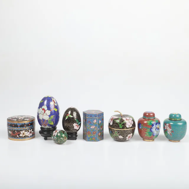 LOCKURNOR M. M., 8 stycken, cloisonne, Asien.