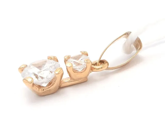 Hänge 18K 0,8g Längd:1,5cm, med vita stenar