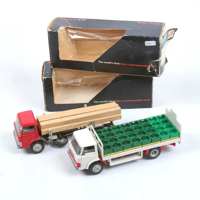 MODELLBILAR, plåt, 2 st, lastbilar, Kirk Toys, Danmark. Med originalkartonger.