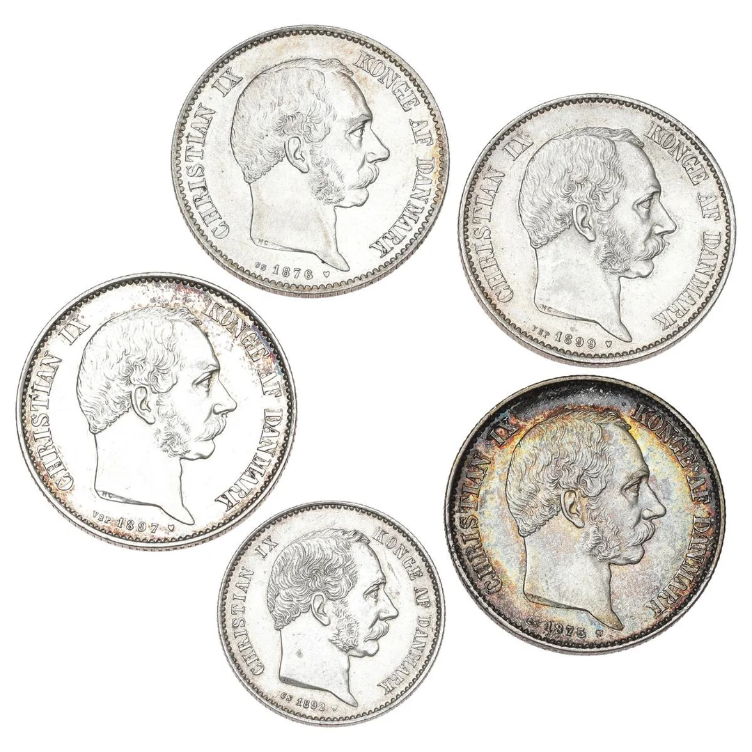2 kr 1875 and 1876 CS as well as 2 kr 1897 and 1899 VBP, H 13A-B, 1 kr 1892, H 14A, in total 5 pcs in nice condition — Coins, Medals & Banknotes/Denmark/Christian IX, 1863–1906 — Bruun Rasmussen