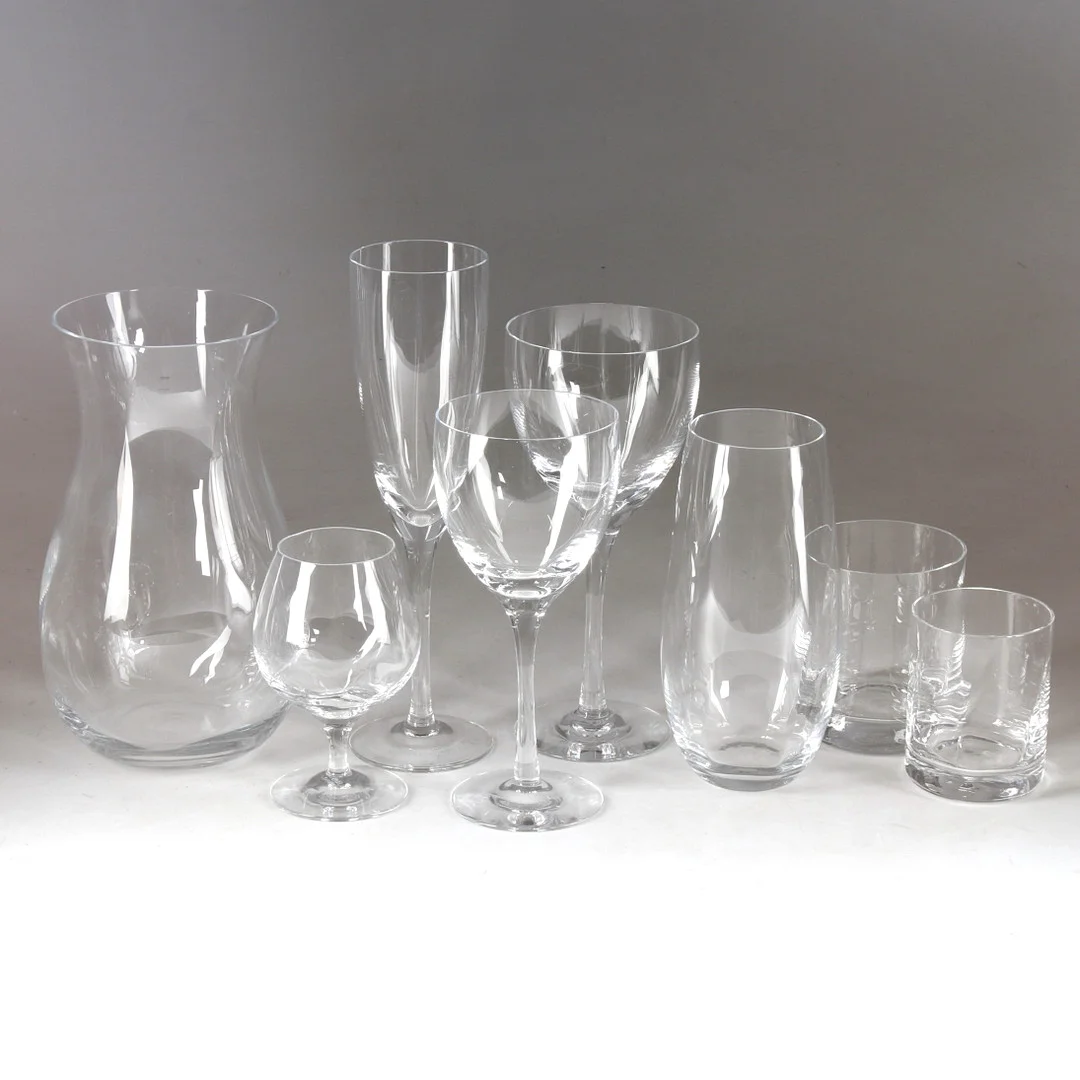 BERTIL VALLIEN. Glasservis, "Chateau", 83 delar, Kosta Boda. 19/2000-tal. — Tableware — Stadsauktion Sundsvall
