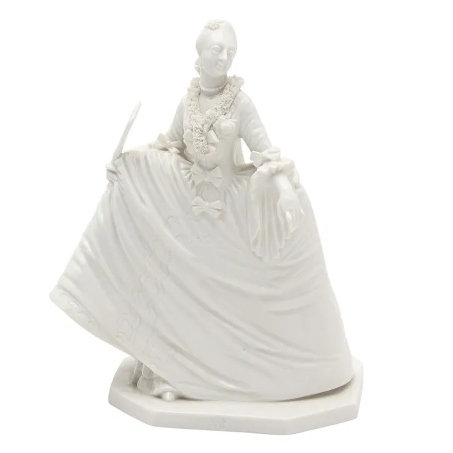 AFTER FRANZ ANTON BUSTELLI. "18th Century-like girl", glazed porcelain figure from Nymphenburg, 20th Century.