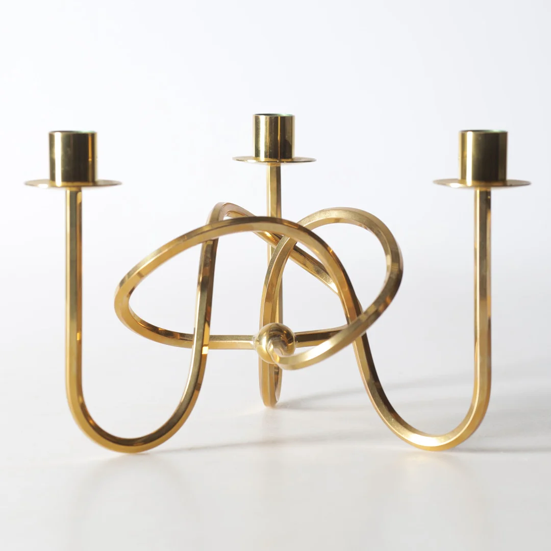 JOSEF FRANK. ljusstake, mässing, "Vänskapsknuten", Firma Svenskt Tenn. — Candlesticks — Gomér & Andersson Nyköping