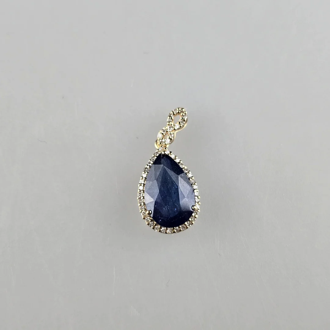 - Saphir / Diamant Anhänger, Gelbgold (14 kt.) — Brooches & Pendants — Auktionshaus Blank