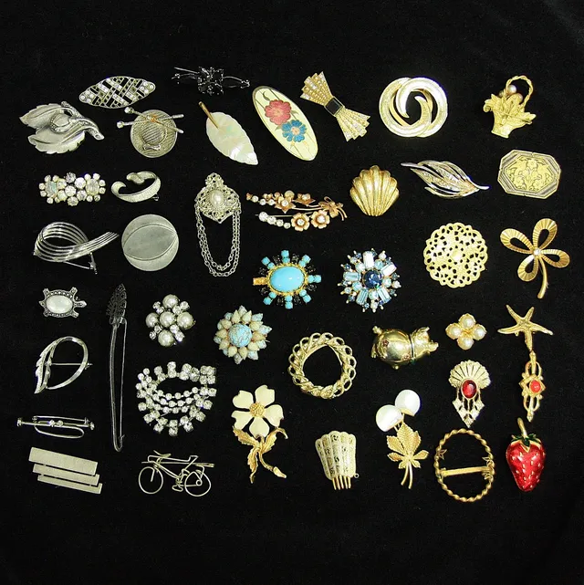 BROSCHER, 42 st, silver, metall, bijouterier.