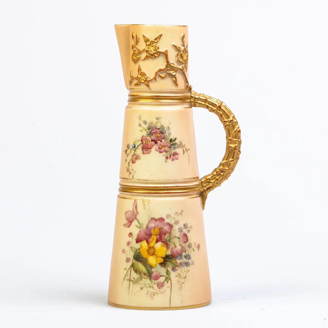 A ROYAL WORCESTER PORCELAIN JUG. — European — Griffin’s Auctioneers