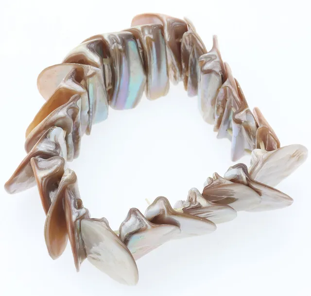 ARMBAND, handsmidd pärlemor.