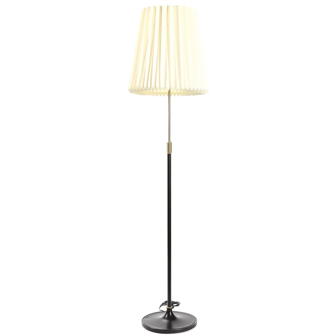 Le Klint. Aage Petersen. Floor lamp, model 339. — Lamps and lighting/Floor lights — Lauritz