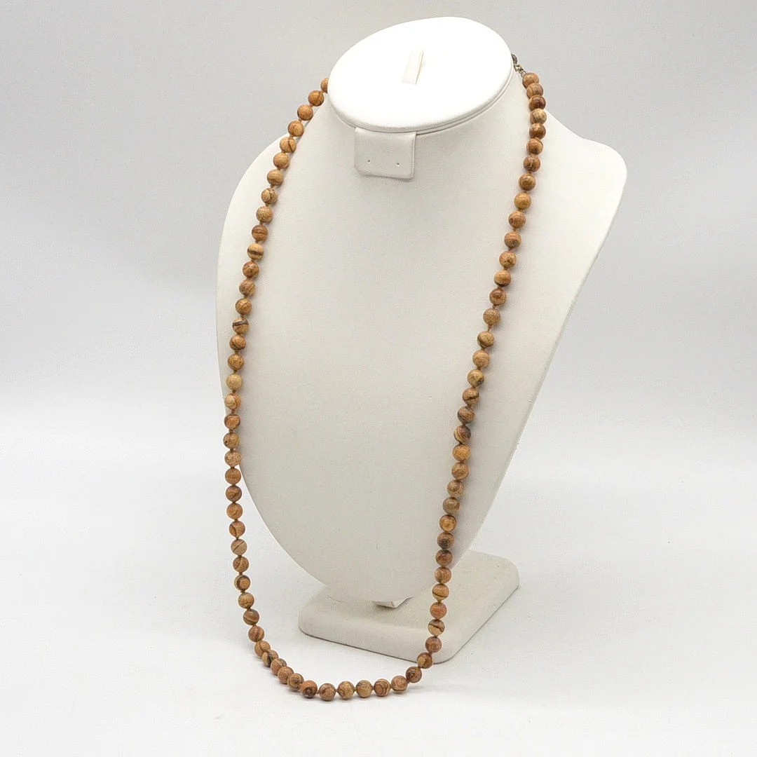 PERLENCOLLIER AUS LANDSCHAFTSJASPIS, EINZELN GEKNÜPFT, STECKVERSCHLUSS, FRÜHE 20. JAHRHUNDERT, CA. 82 CM. — Necklace — Kunst- und Auktionshaus Kleinhenz