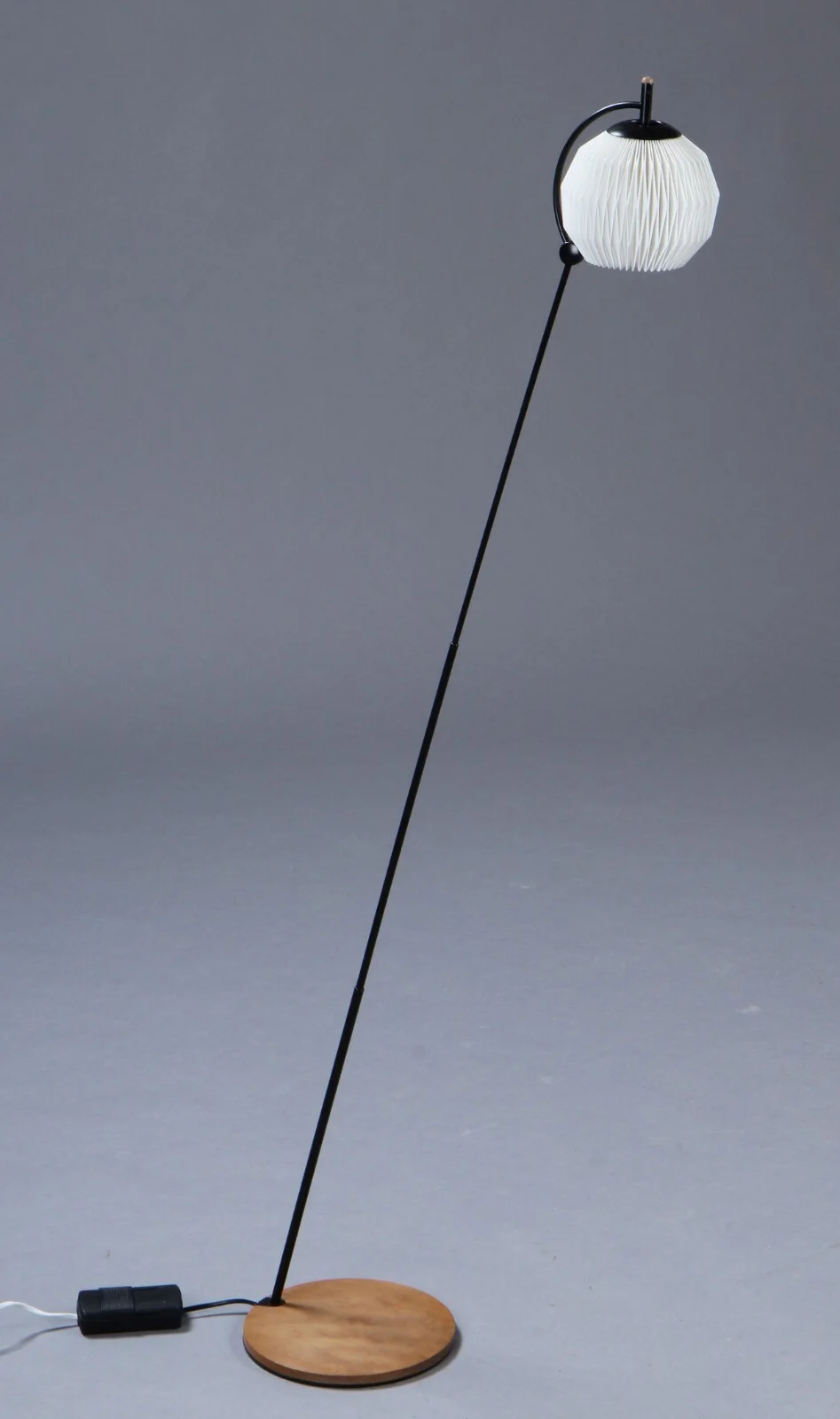 Le Klint. Halogen standerlampe, model 396 — Lamps and lighting/Floor lights — Lauritz