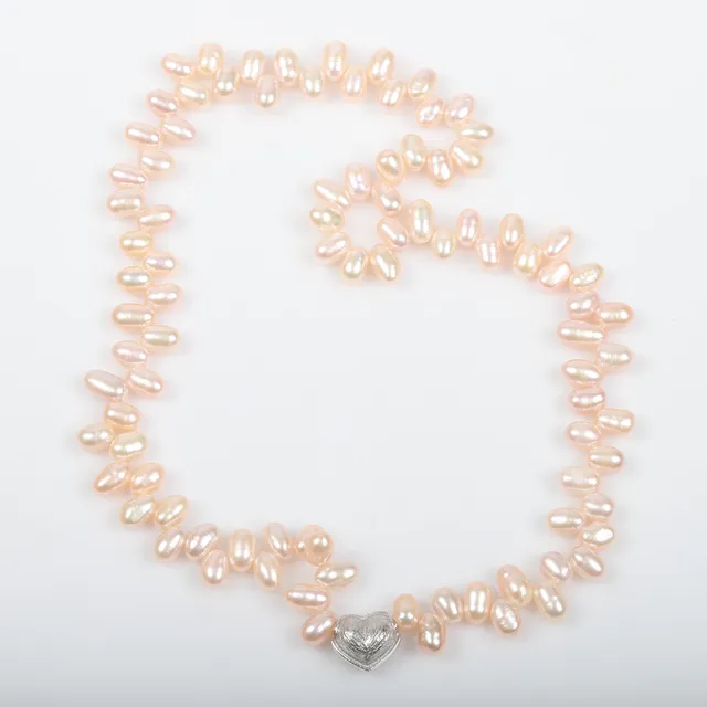 PER BORUP. Collier, odlade pärlor med hjärtlås av 18 K vitguld, Danmark.