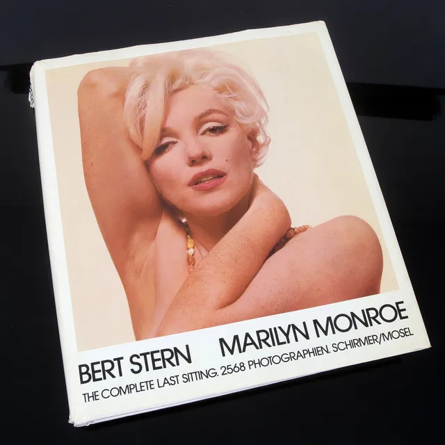 BERT STERN. Marilyn Monroe: The Complete Last Sitting. 2568 Photographien. Schirmer / Mosel, Munchen 1982.