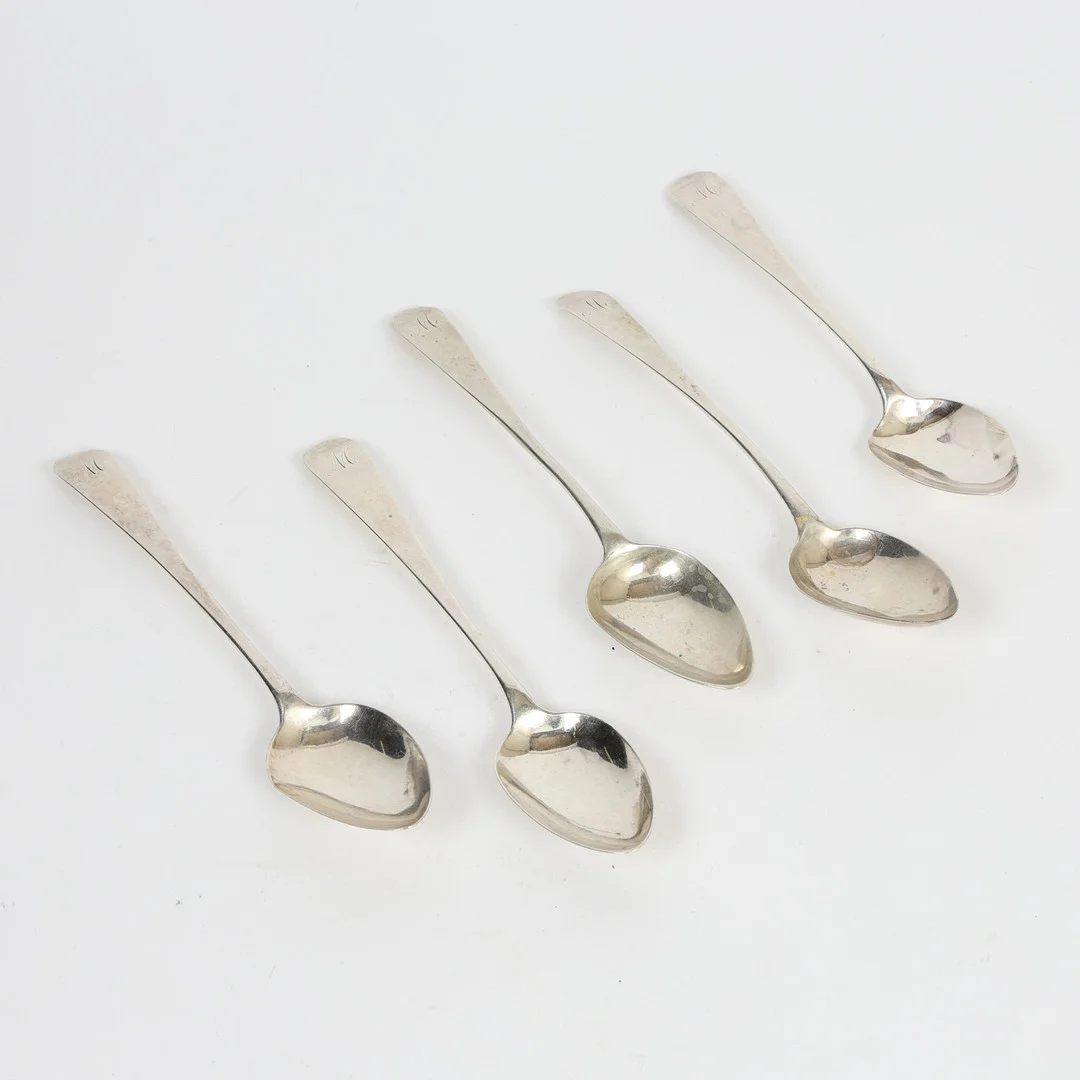 A MATCHED SET OF FIVE GEORGE III SCOTTISH SILVER DESSERT SPOONS (5). — Silver — Bishop & Miller