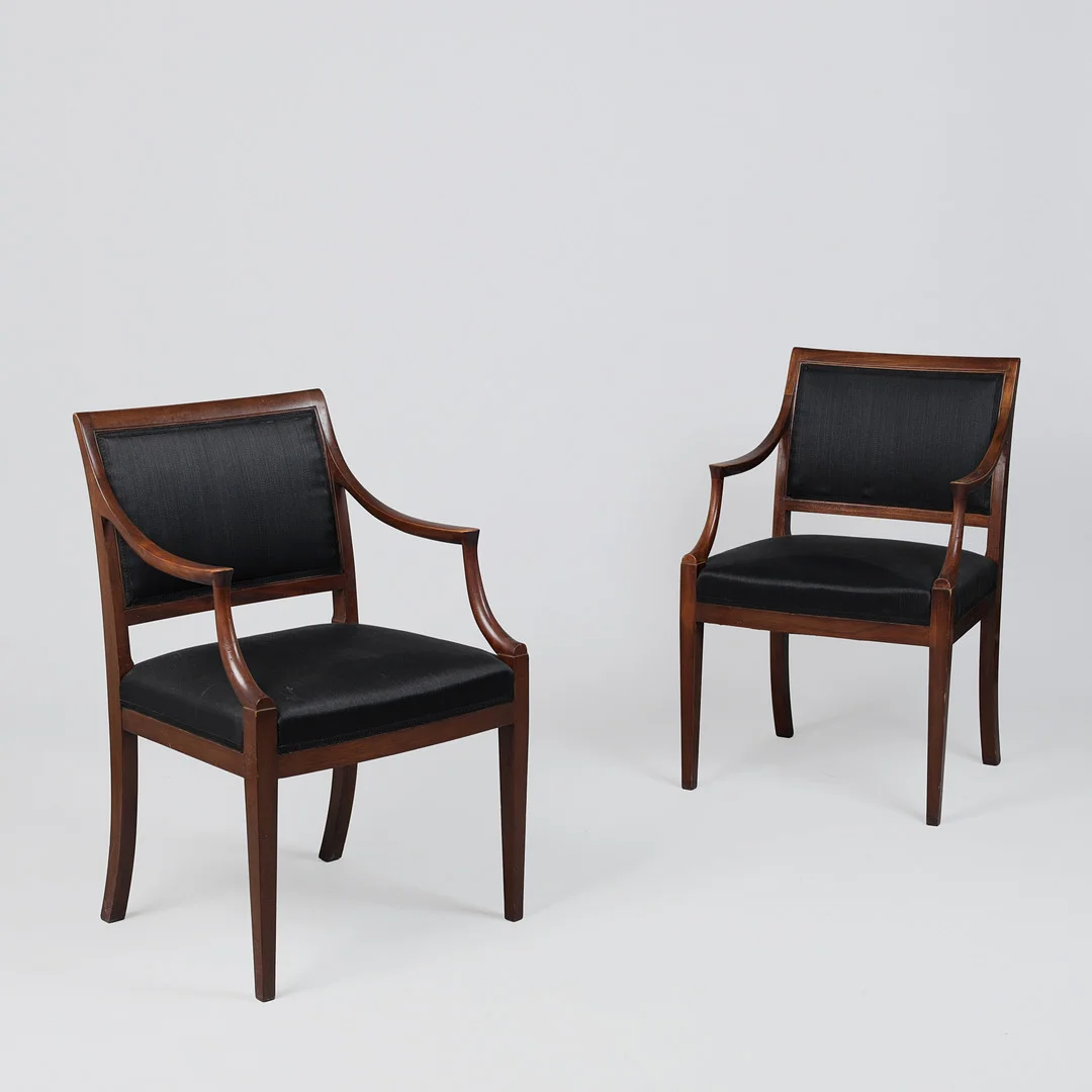 FRITS HENNINGSEN. Et par armstole med stel af mahogni, hestehår. Danmark, formgivet ca. 1930'erne (2). — Armchairs & Chairs — Palsgaard Kunstauktioner