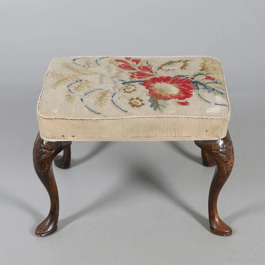 A 20TH CENTURY WALNUT DRESSING STOOL. — Sofas & Seatings — Lawrences Auctioneers