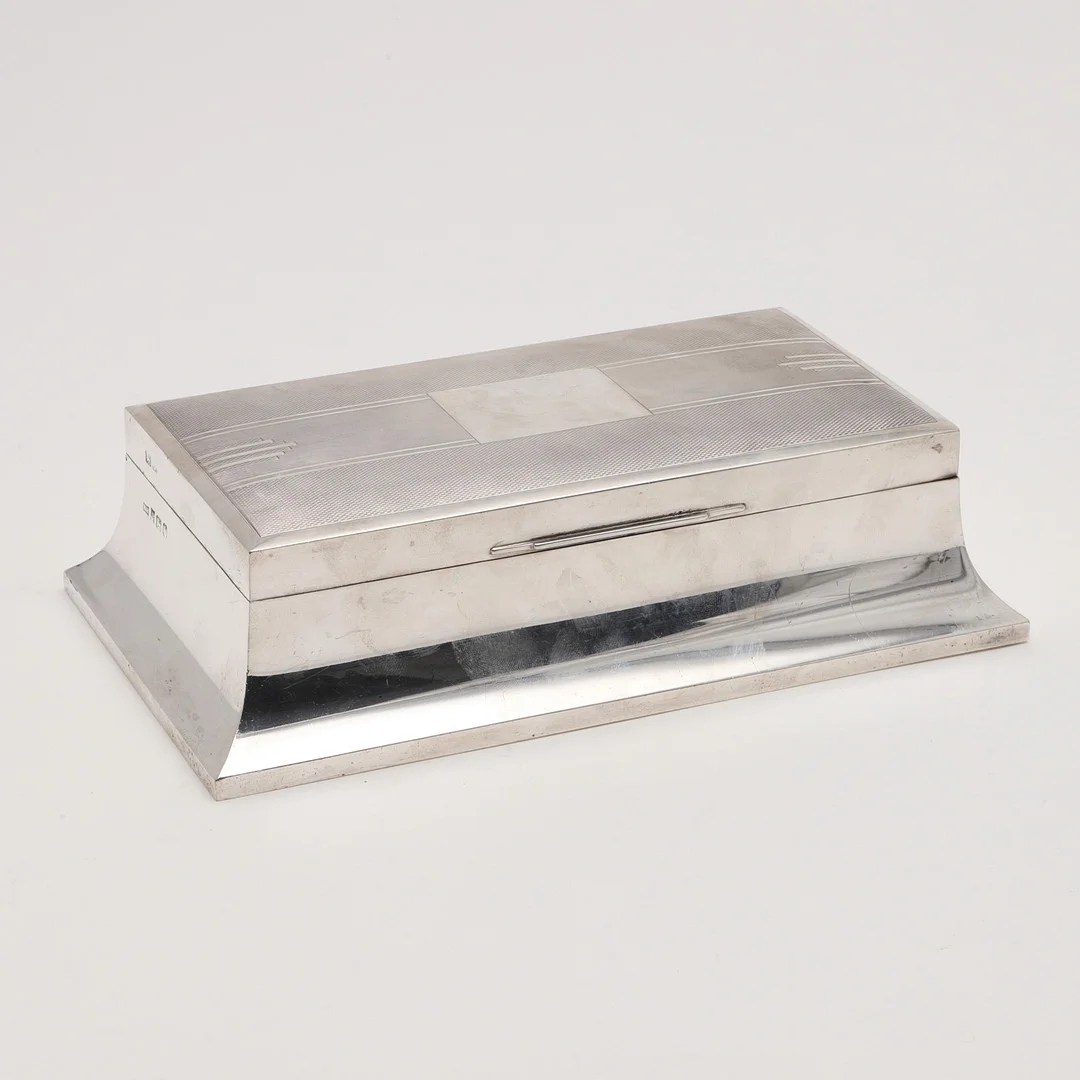 A MODERN RECTANGULAR CIGARETTE CASE. — Silver — Lawrences Auctioneers