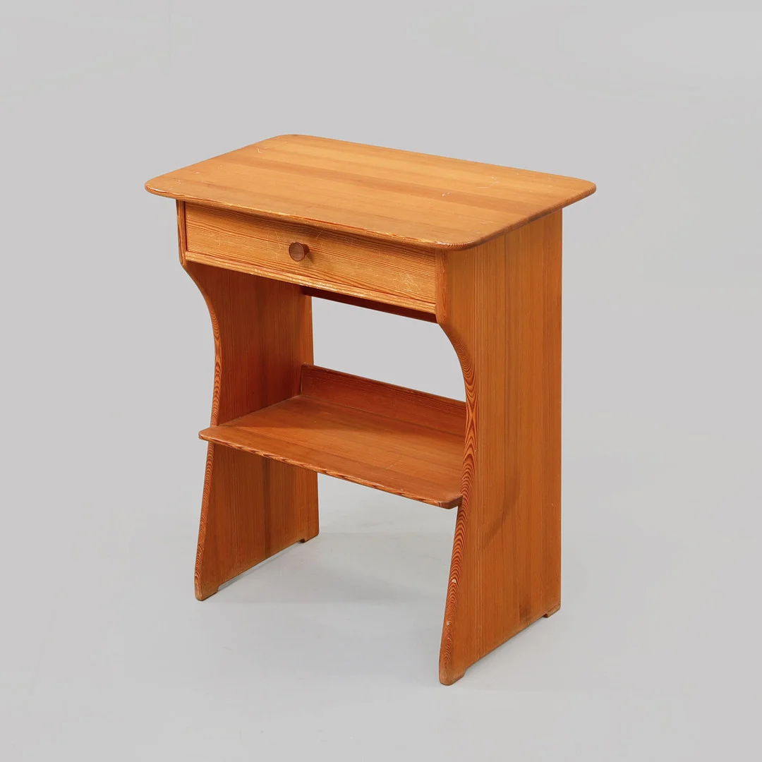 CARL MALMSTEN. Sängbord, "Guldheden". — Chests of drawers — Göteborgs Auktionsverk
