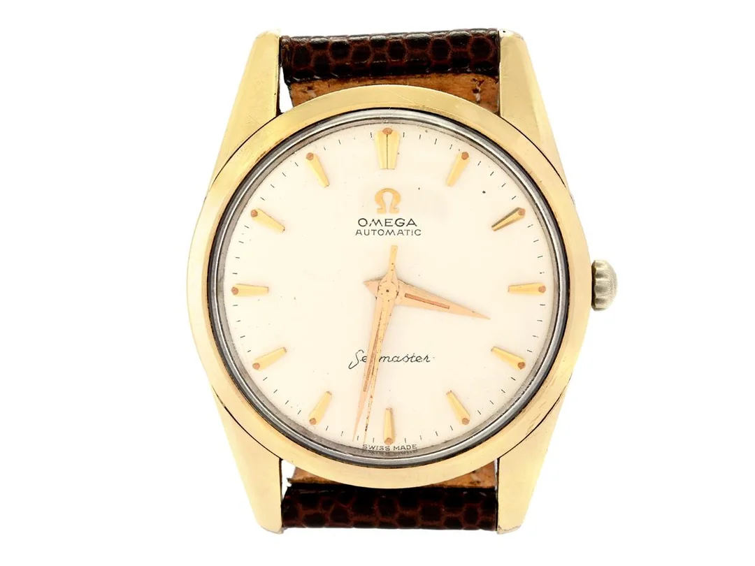 OMEGA, Seamaster (Swiss Made), Cal 552, Serie nr. 18210815, Ref nr. KO 14700, Boett nr. 14700 4 SC (C.B), herrur, 33,5 mm, guld på stål, automatisk, plexiglas, skadad urtavla, läderband, ca 1961. — Klockor/Omega — Kaplans