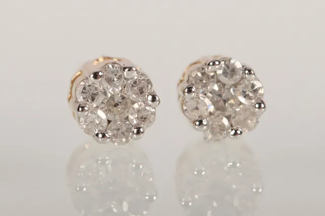 Par brilliant ørestikker af 10 kt guld, 0.10 ct (2)